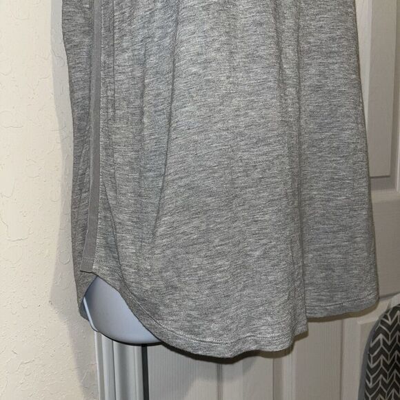 Women's VINCE (Small) Gray Minimalist Tank top 100% Viscose Silk Trim NWT $98 - Picture 5 of 14